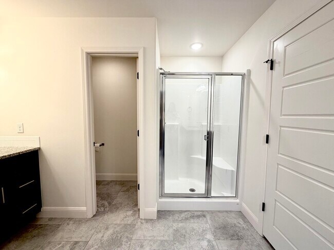 Building Photo - 2108 Birdie Ln