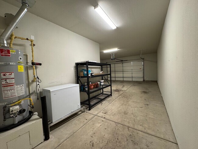 Building Photo - 4 Bedroom, 3 car garage- Foothills at Wingfield Springs. Pets welcome!