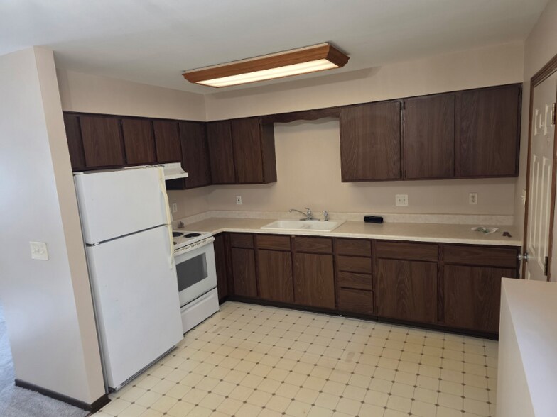 Building Photo - 303 E Mondamin St