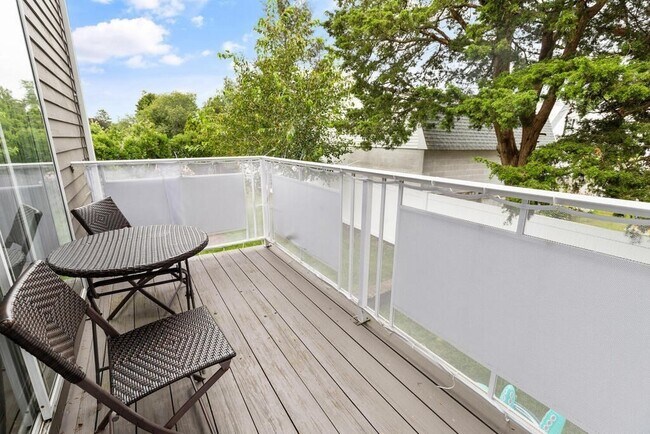 Building Photo - 13 Circuit Ln