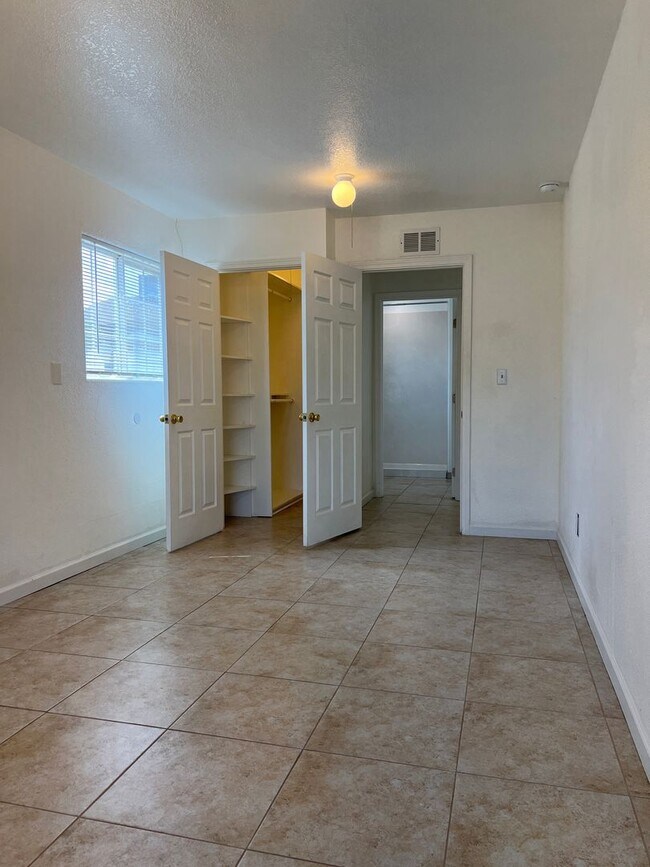 Building Photo - 5-bedroom, 3-bath home in Prescott Valley