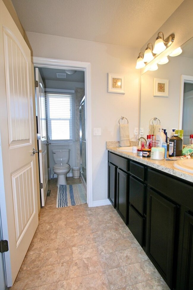 Building Photo - Splendid 3 Bedroom In Lorson Ranch!