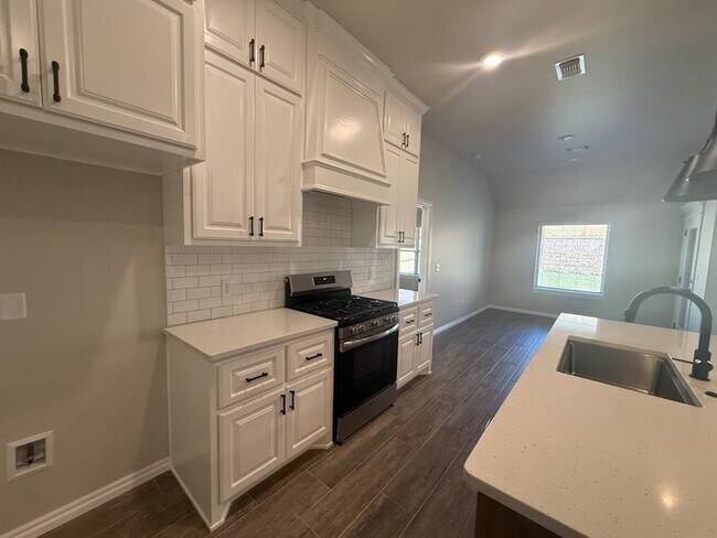 Building Photo - 8401 HazelWood Wy