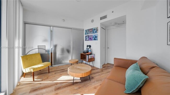 Building Photo - 1750 N Bayshore Dr