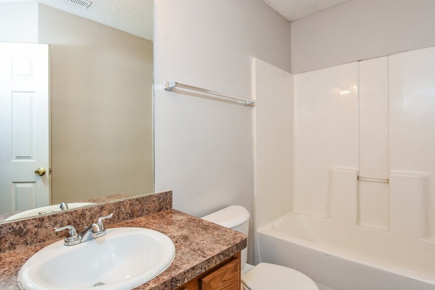 Building Photo - 3105 Brookfield Dr SW