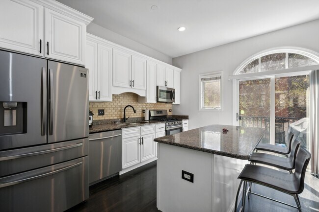 Building Photo - 1816 S Calumet Ave