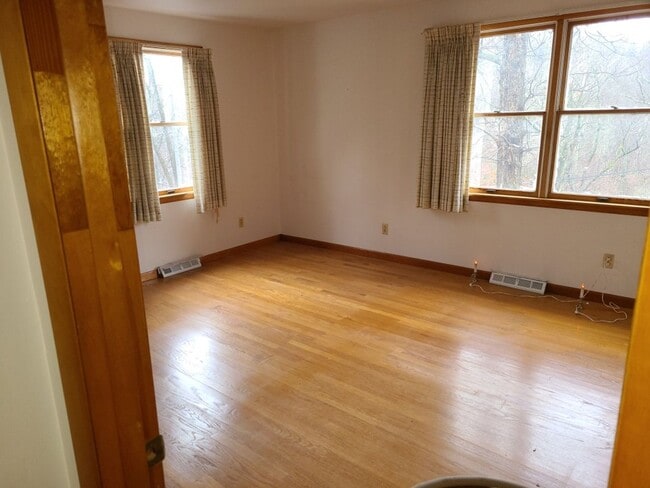 Building Photo - 10910 Harford Rd