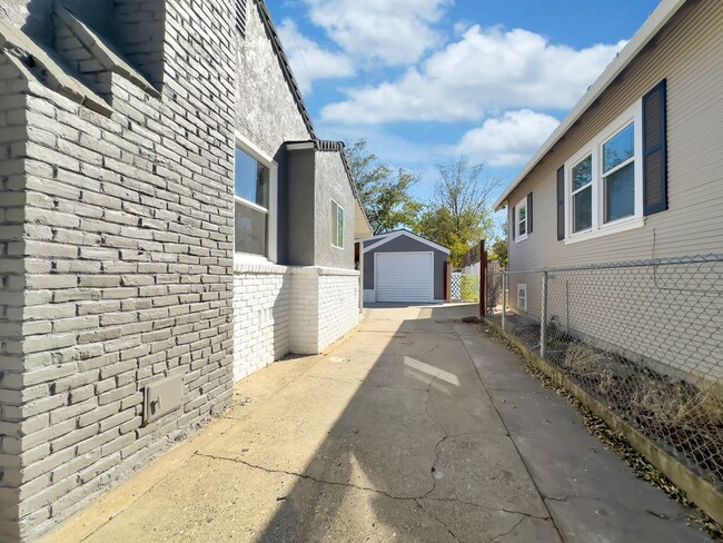 Building Photo - 2 Separate Units on One Lot – Ideal for Fa...