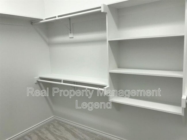 Building Photo - 4021 Lazy River Ranch Rd