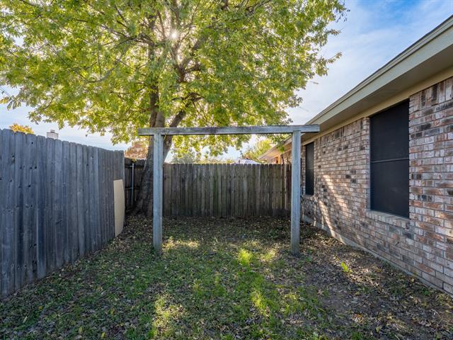 Building Photo - 513 Essex Pl