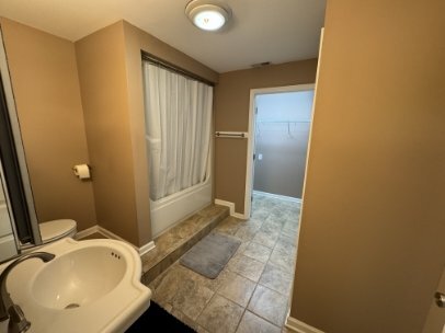 Building Photo - 4 Bedroom home on 2 Acres in West Union