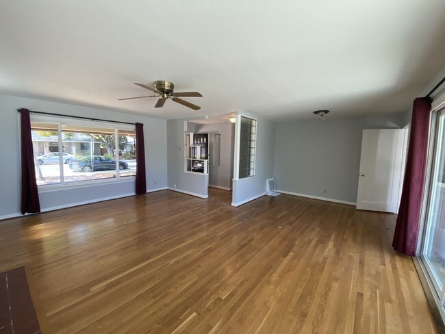 Building Photo - 112 Cypress Ave