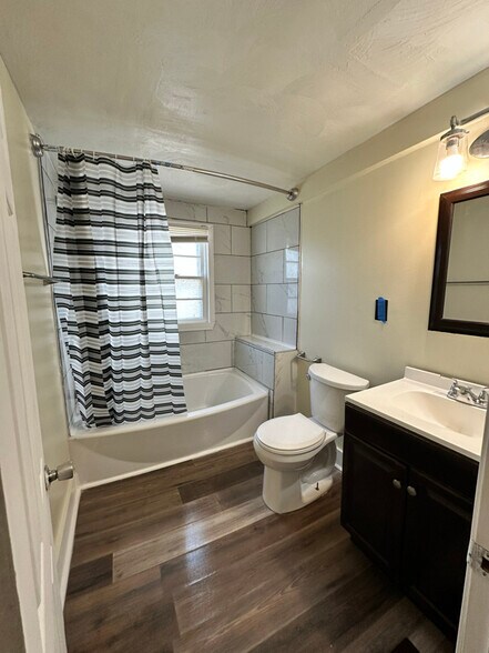 Building Photo - 127 Poplar Ave