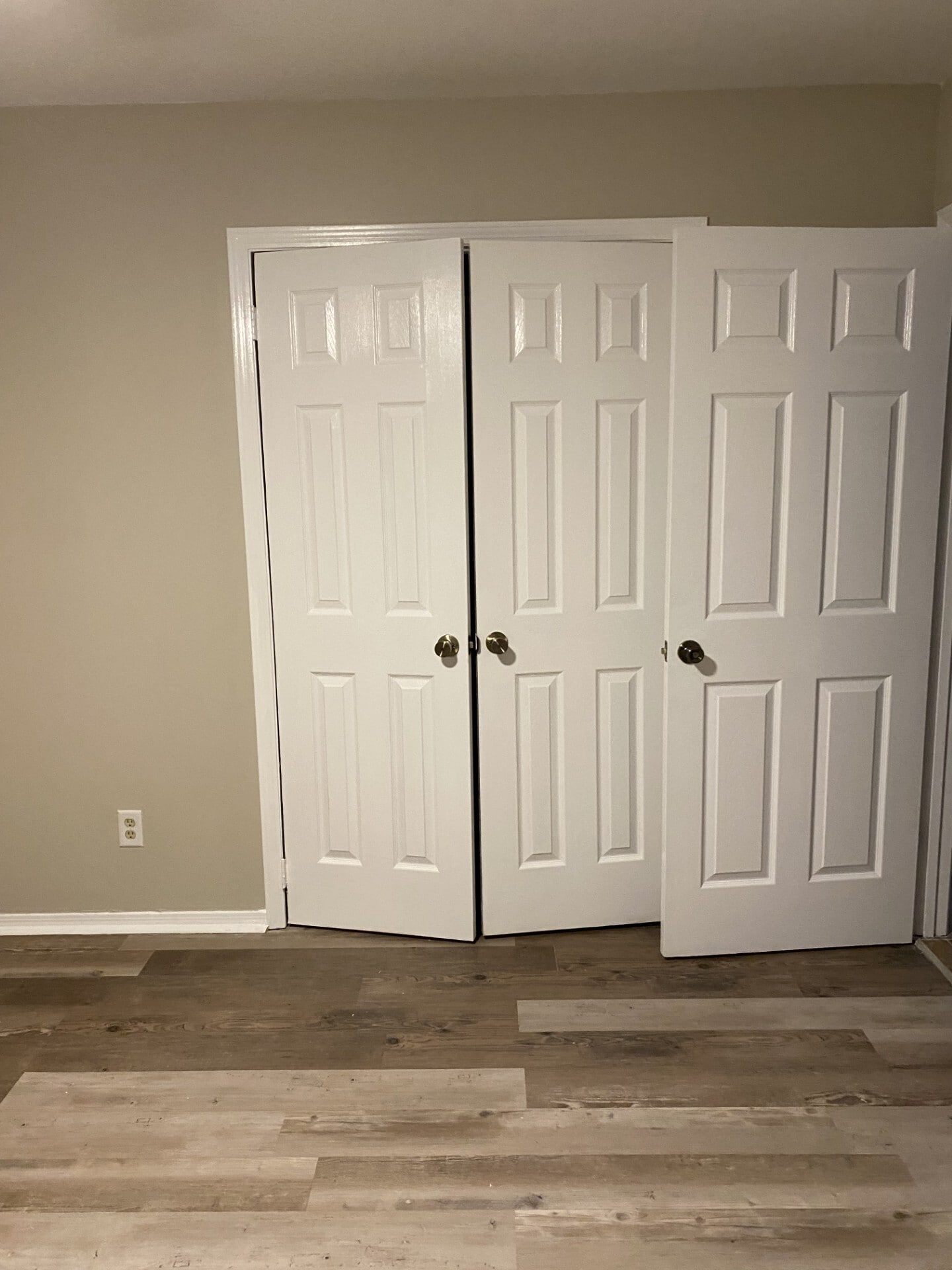 2nd Bedroom - 3850 Creighton Rd