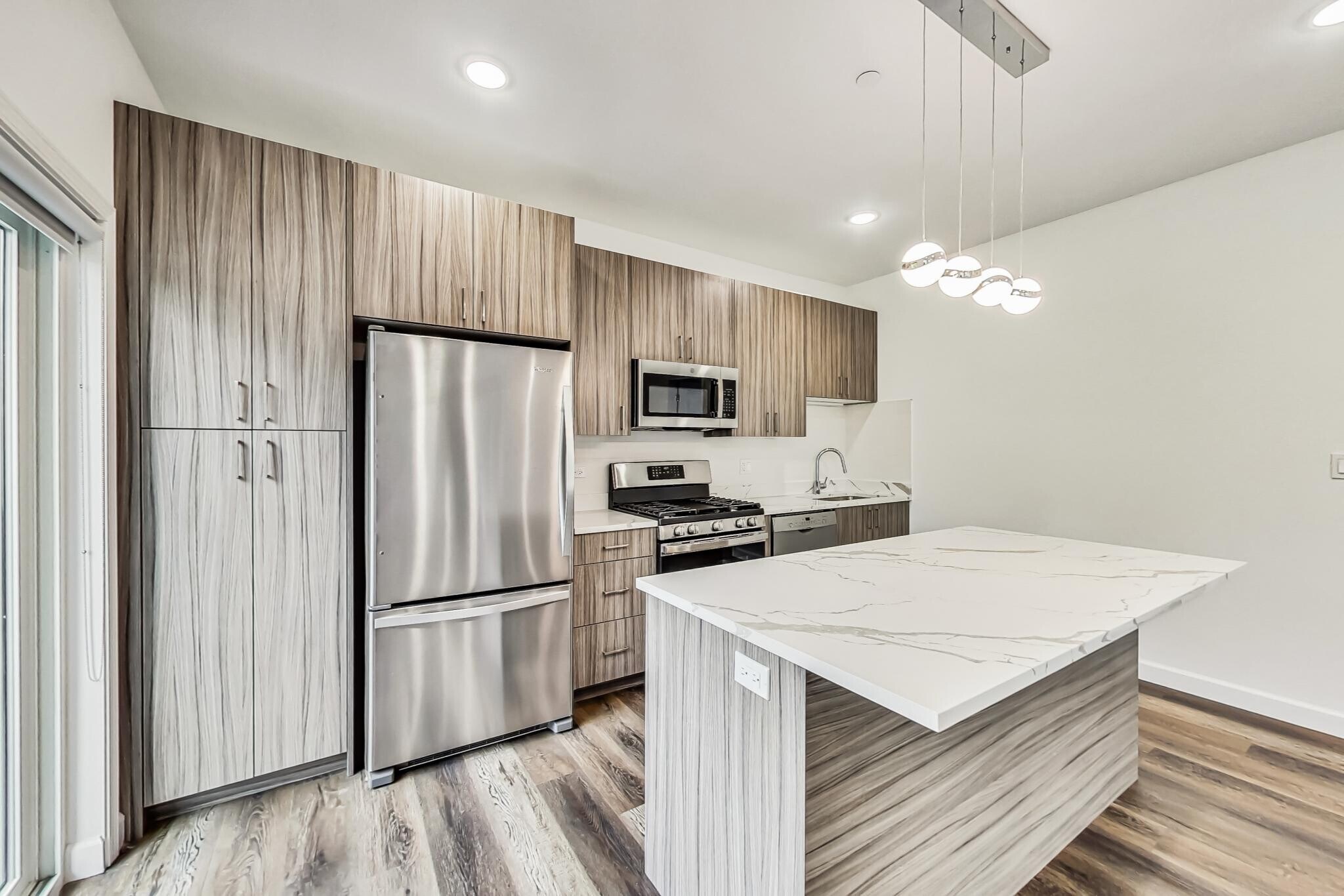 Building Photo - 6135 S Kimbark Ave