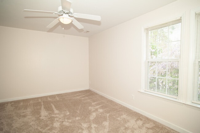 Building Photo - 90 Anna St