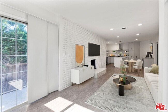 Building Photo - 262 MacDonald St