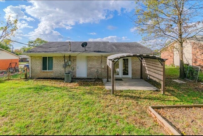 Building Photo - 3829 Niagara Dr