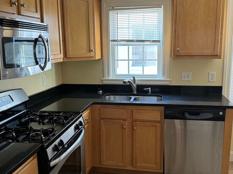 kitchen - 1420 Eastern Pkwy