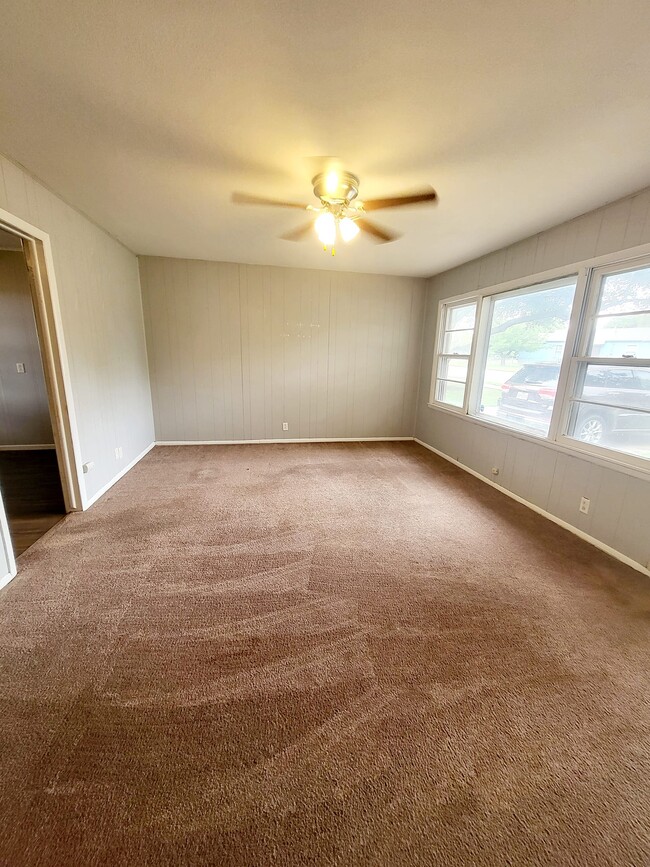 Building Photo - 3208 42nd St