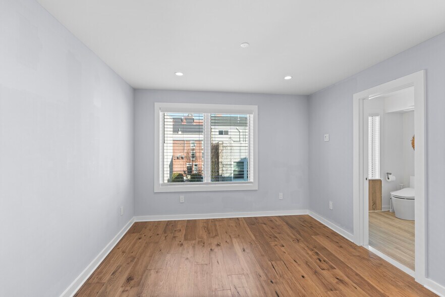 Building Photo - 869 Corinthian Ave