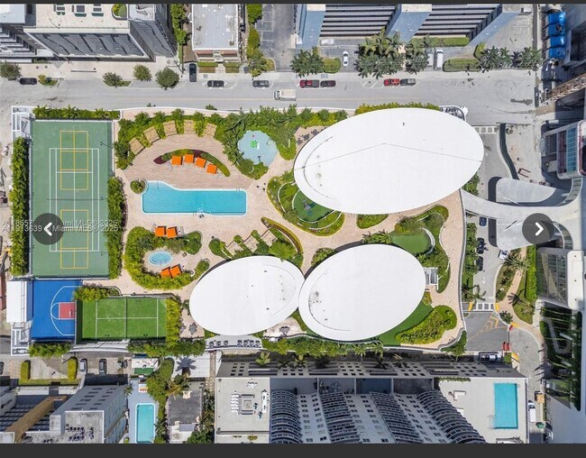 Building Photo - 700 NE 24th St