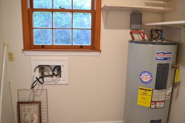 Building Photo - 222 Mary St