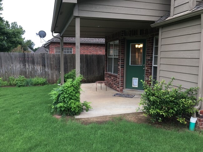 Building Photo - 4201 W Kent St