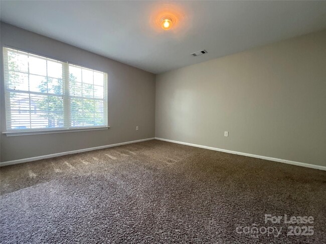 Building Photo - 1417 River Run Rd