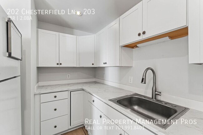 Building Photo - 202 Chesterfield Ln
