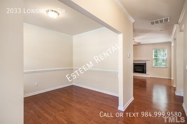 Building Photo - 2033 Longmont Dr