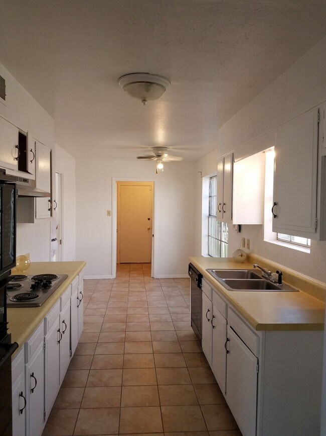 Building Photo - 2 Story Townhome in Manion Place