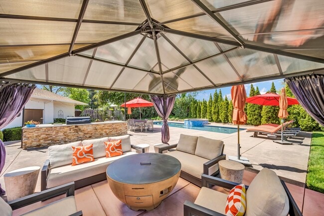 Building Photo - 1790 McKinley Rd