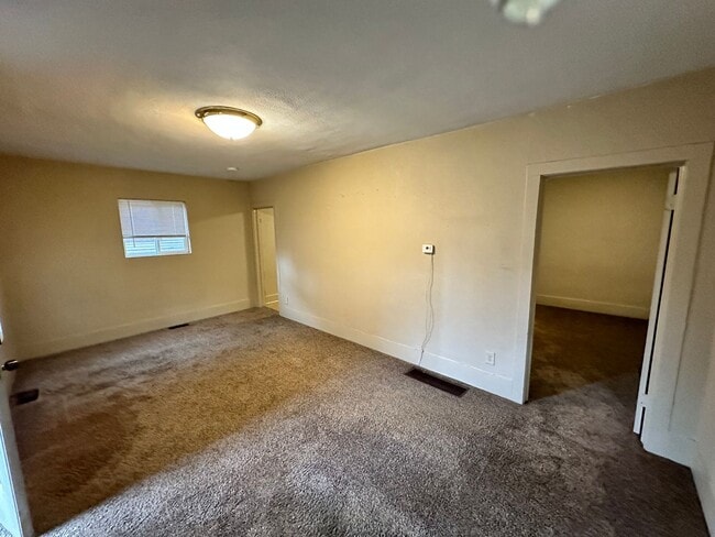 Building Photo - 406 E Kiowa St