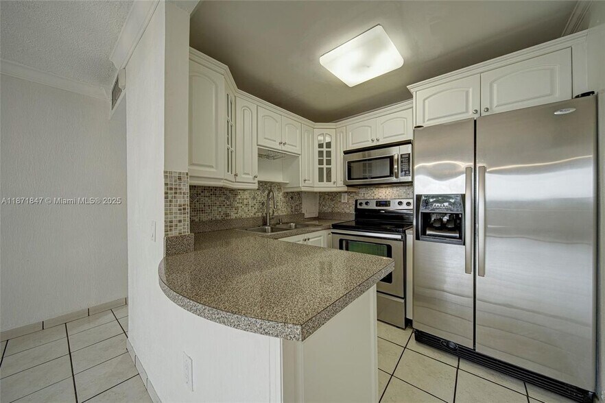 Building Photo - 10400 SW 108th Ave