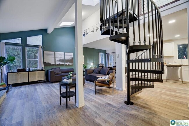 Building Photo - 421 King Arthur Rd