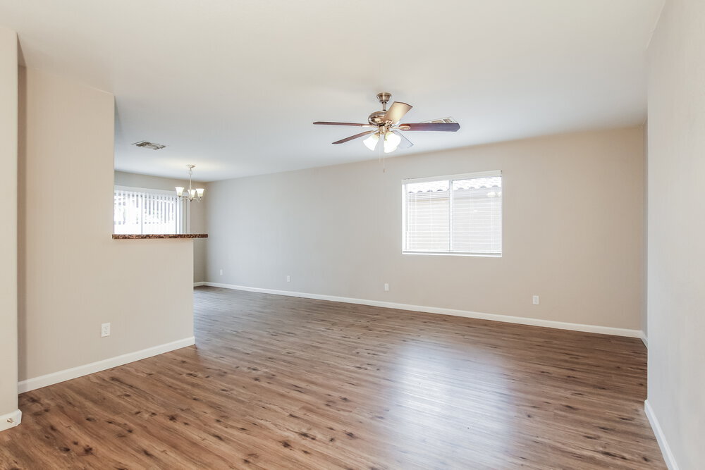 Building Photo - 2613 S 71st Dr