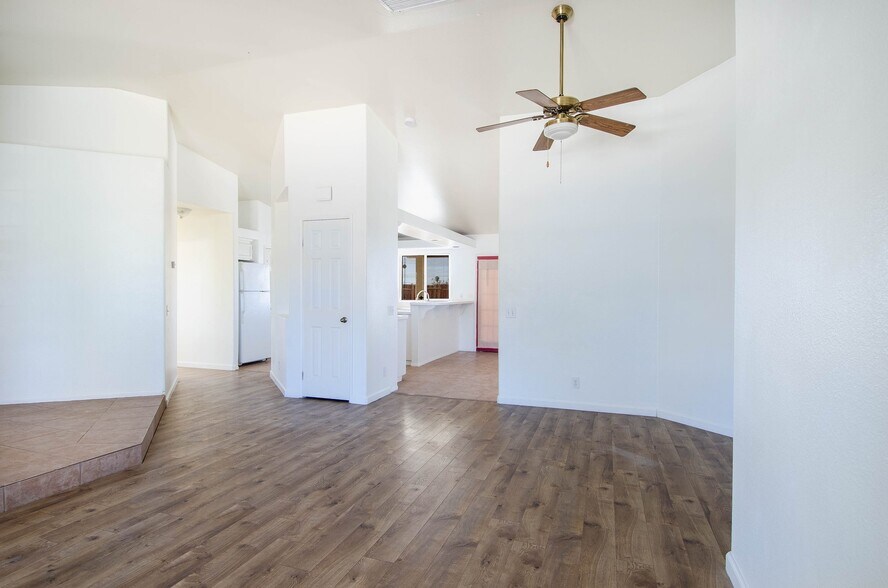 Building Photo - 72548 Sunnyslope Dr