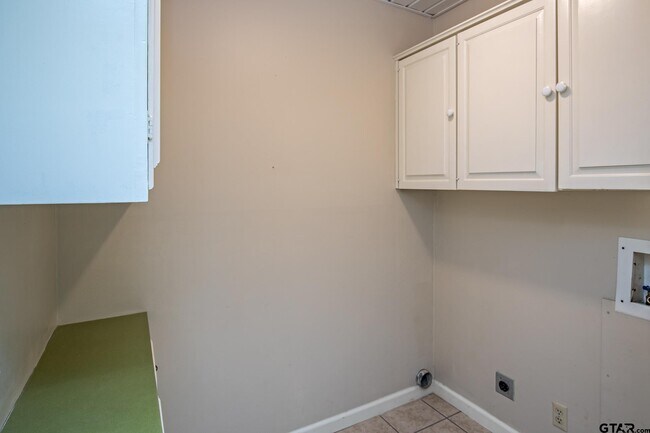 Building Photo - 3712 Colony Park Dr