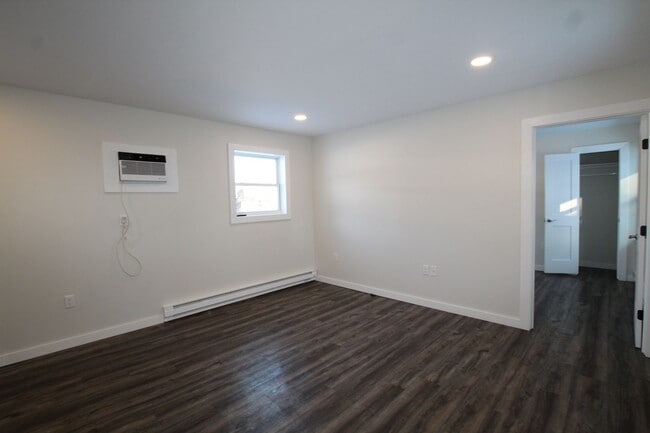 Building Photo - Beautifully remodeled and completed 1 bedroom apartment.