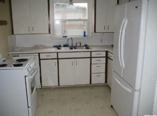 Building Photo - Great location, walking distance from OSU