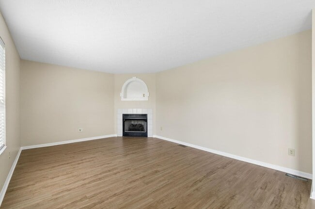 Building Photo - 4611 Thornoak Dr