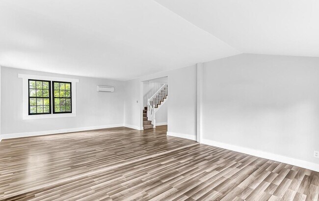 Building Photo - 211 Walnut St