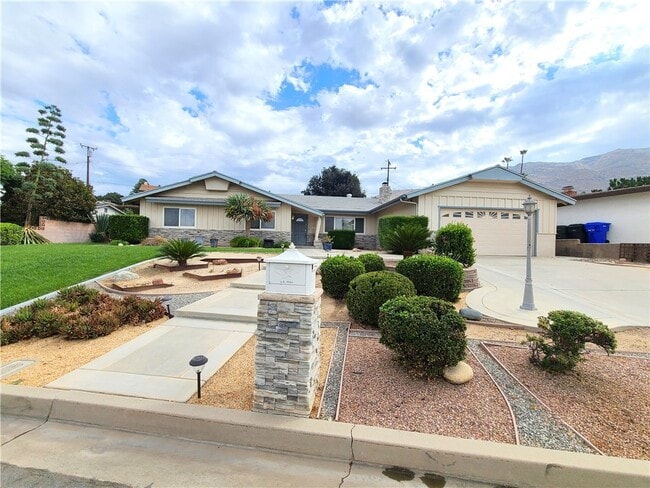 Building Photo - 12149 Country Club Ln