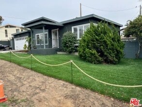 Building Photo - 620 25th St