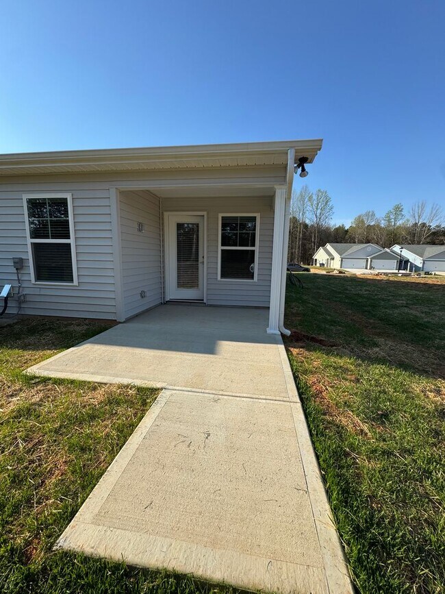 Building Photo - 135 Brawley Villas Pl