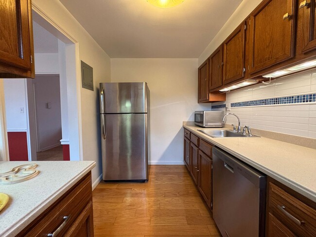 Building Photo - Fully Furnished 2 Bed 2 Bath Condo In Serene Arlington Oaks