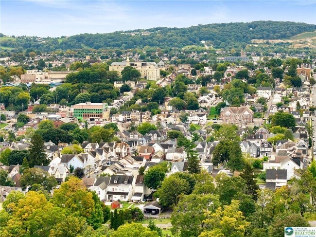 Building Photo - 821 Jackson St