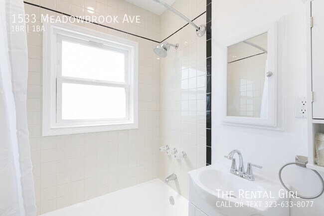 Building Photo - 1533 Meadowbrook Ave