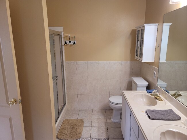Building Photo - 1163 Colby Dr